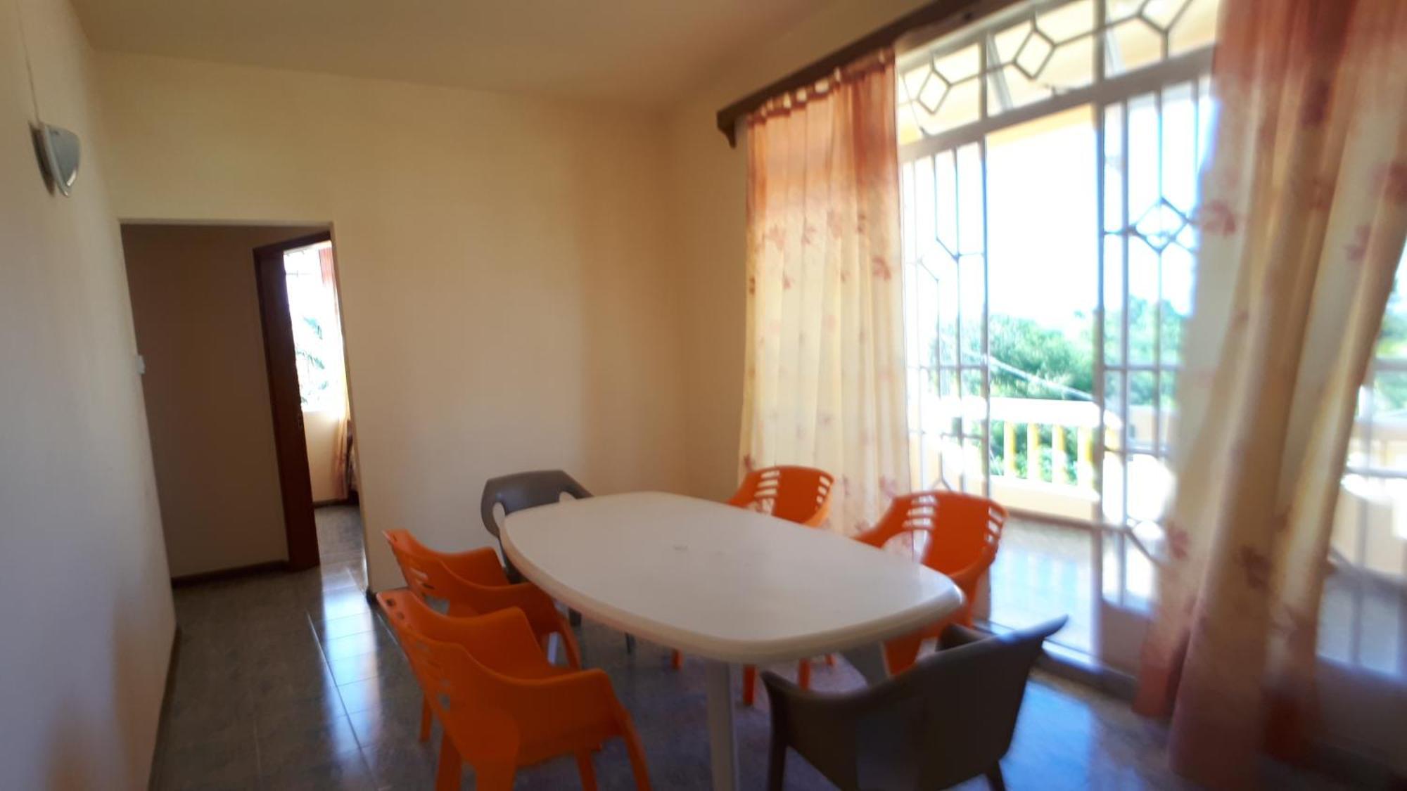 Allamanda - 100m Apartment
