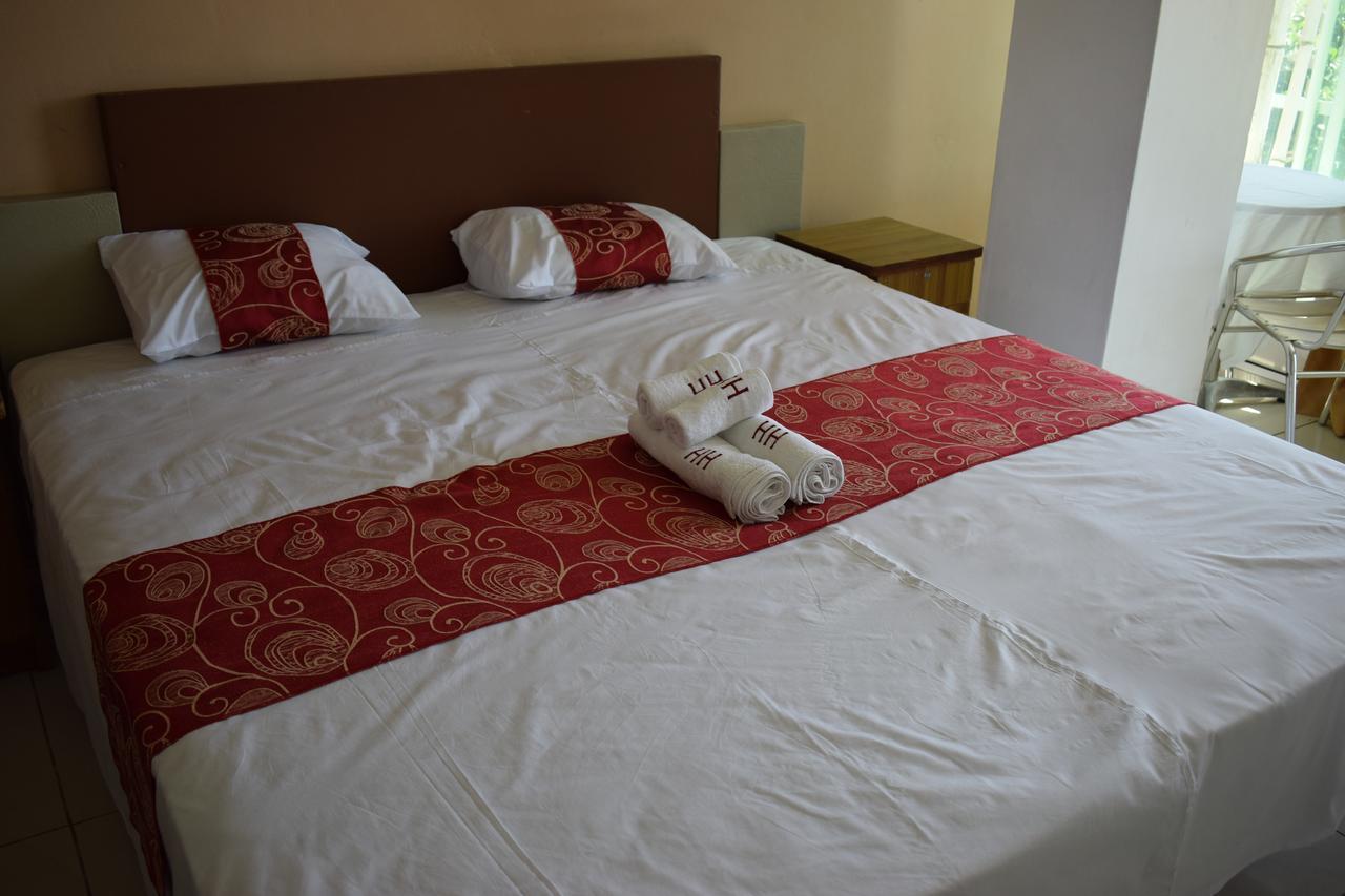 Hotel Hypertek *