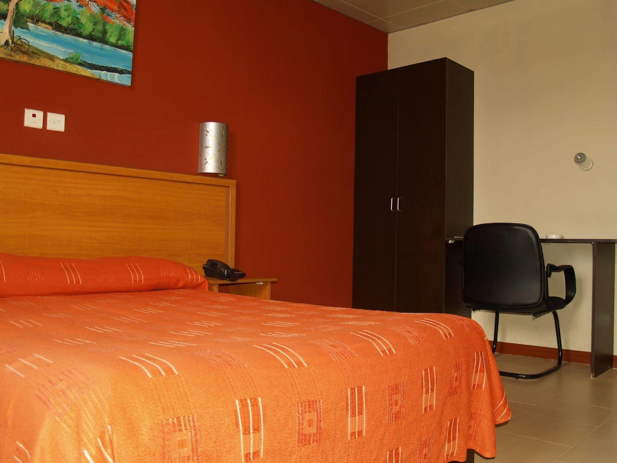 Champ De Mars Hotel