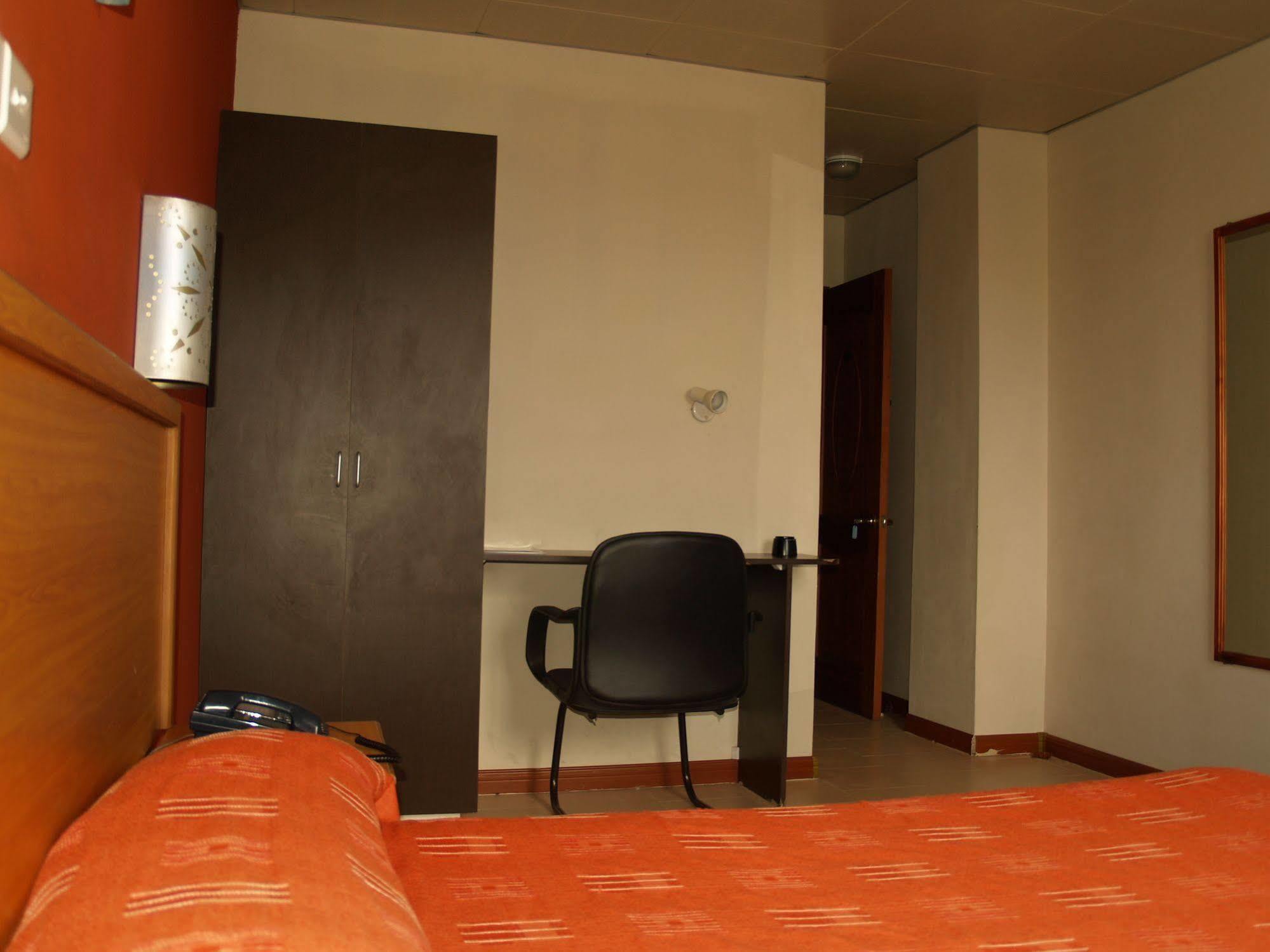 Champ De Mars Hotel Port Louis