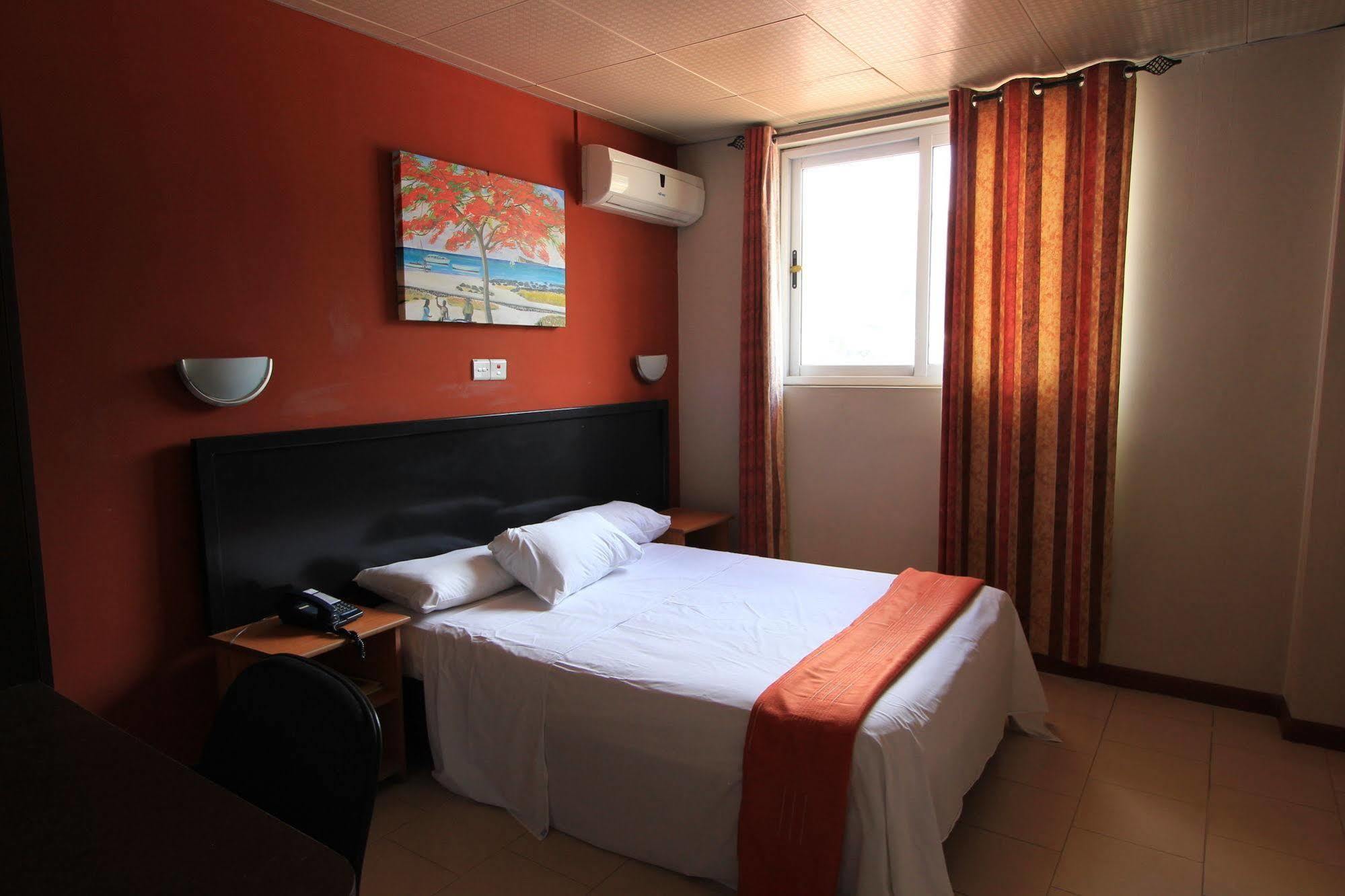 Champ De Mars Hotel