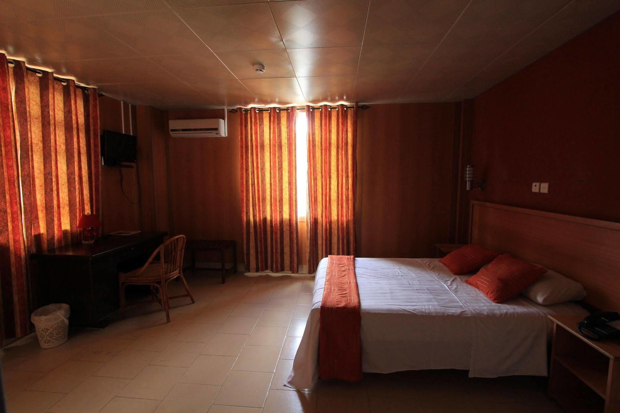 Champ De Mars Hotel