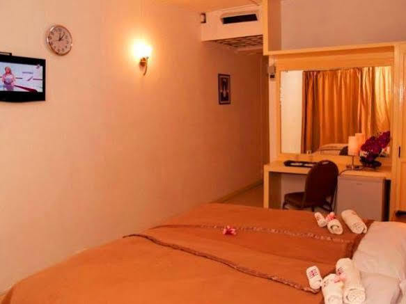 Hypertek Hotel