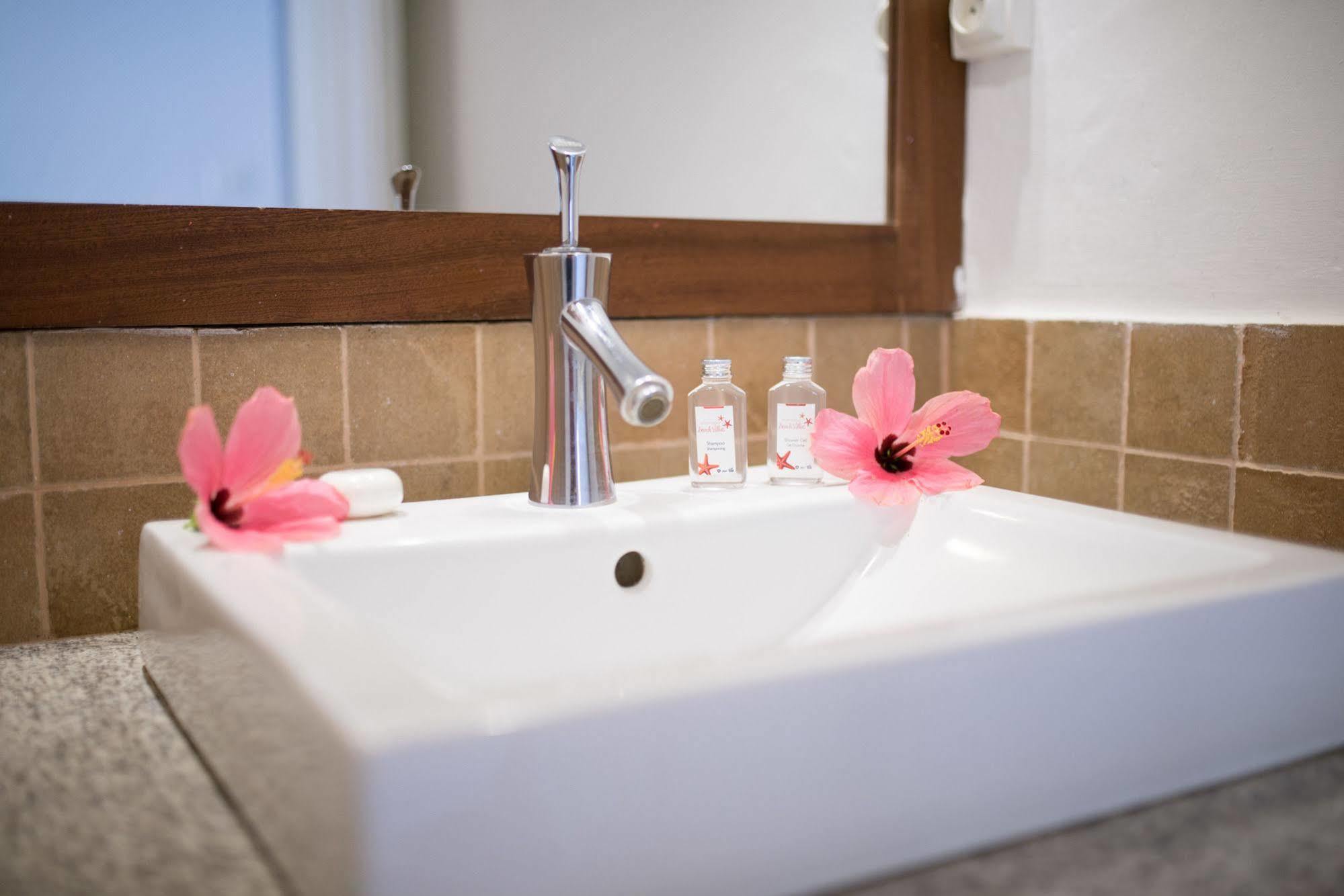 Flowers Of Paradise With Lov Hotel 3*
