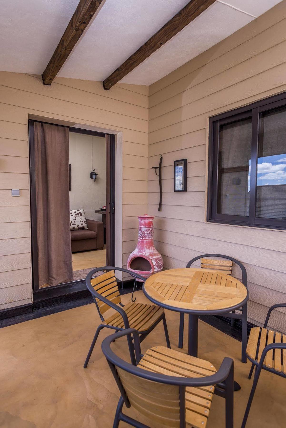7 Cascades Restaurant Bar & Lodges Hotel Henrietta