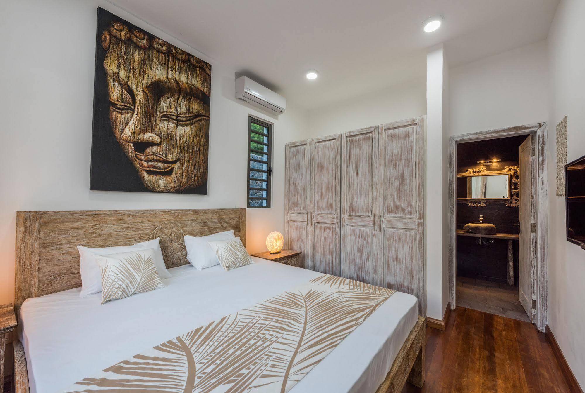 Hotel Komaneka Villas