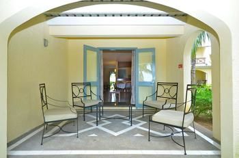 Flowers Of Paradise With Lov Mont-Choisy