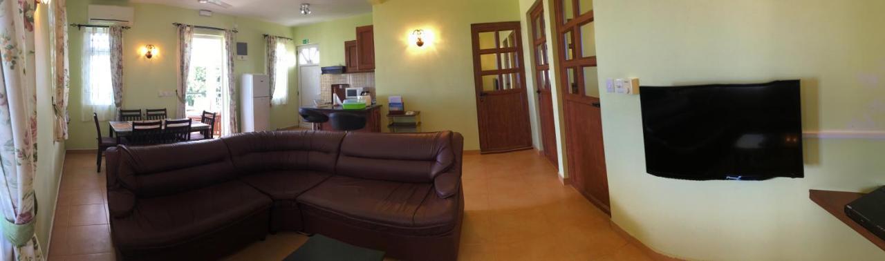 Self Catering * Trou aux Biches