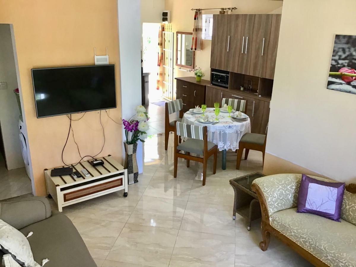 Cardamon Villa: Beachside Retreat With Pool Pousada *
