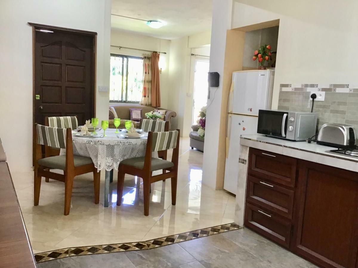 Cardamon Villa: Beachside Retreat With Pool Pousada