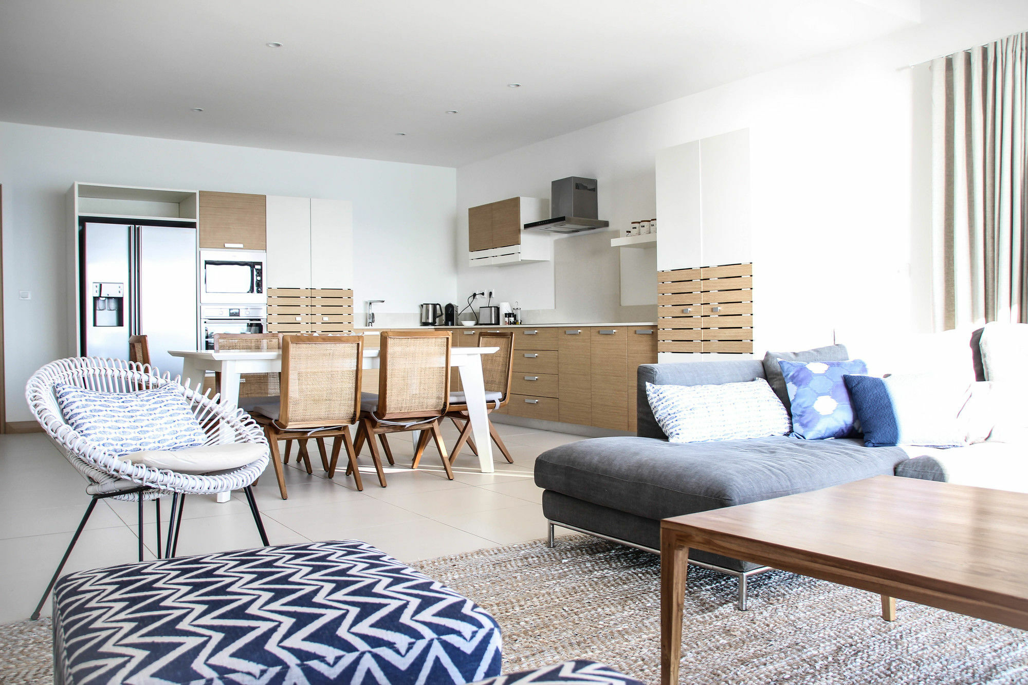 Latitude Luxury Seafront Apartment *