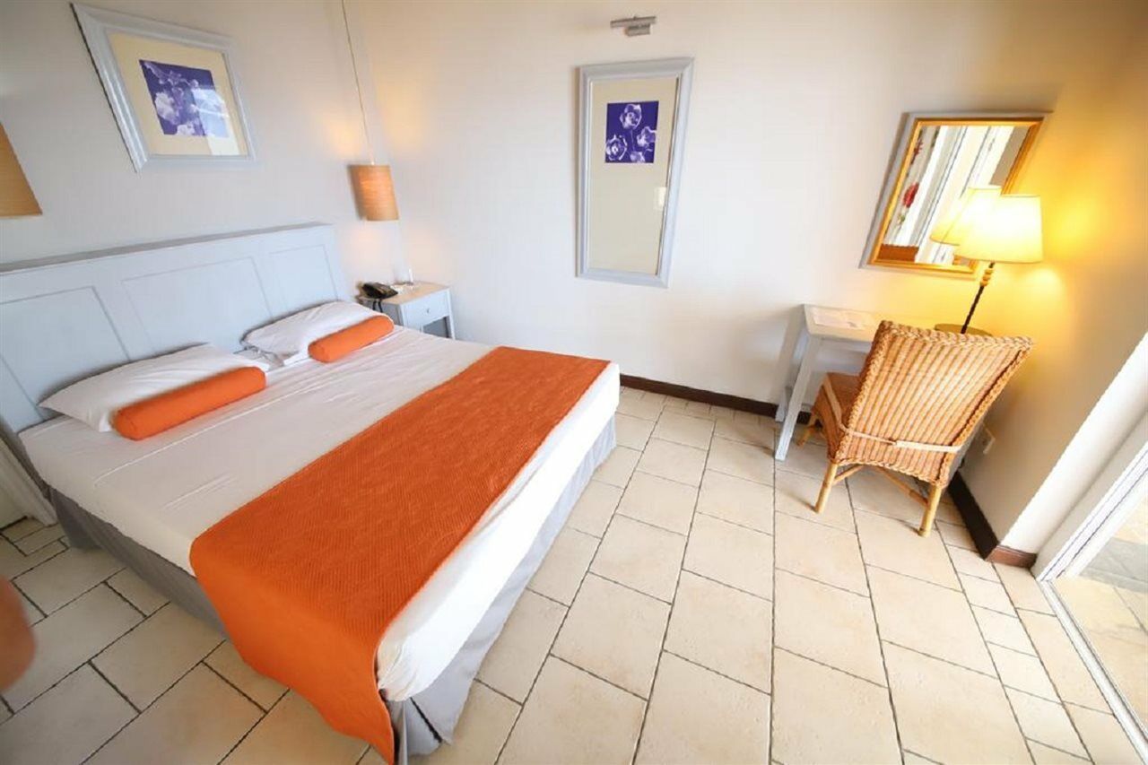 Villas Caroline Beach Hotel