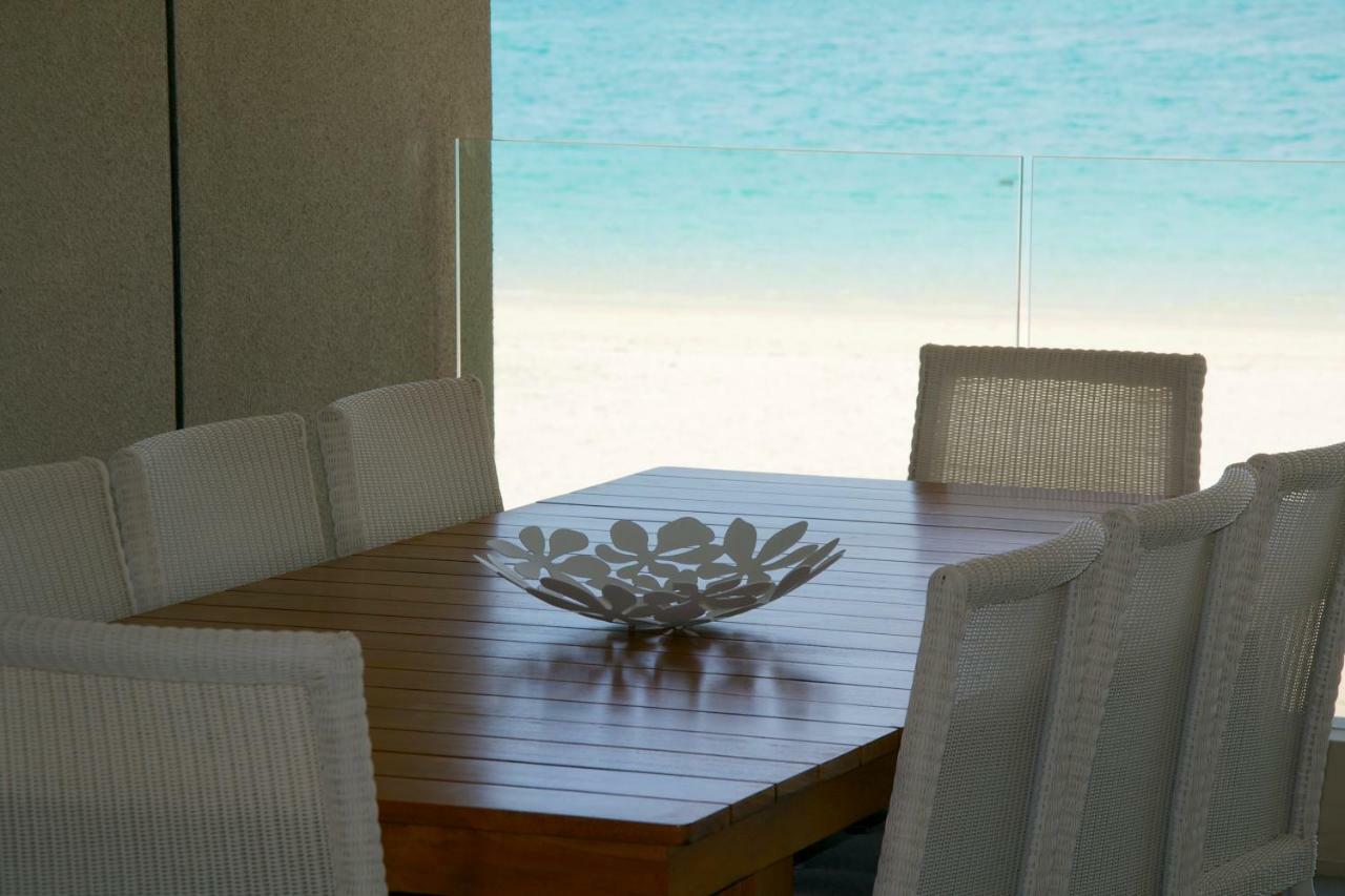 Summer Breeze Beachfront Luxury Apartment
