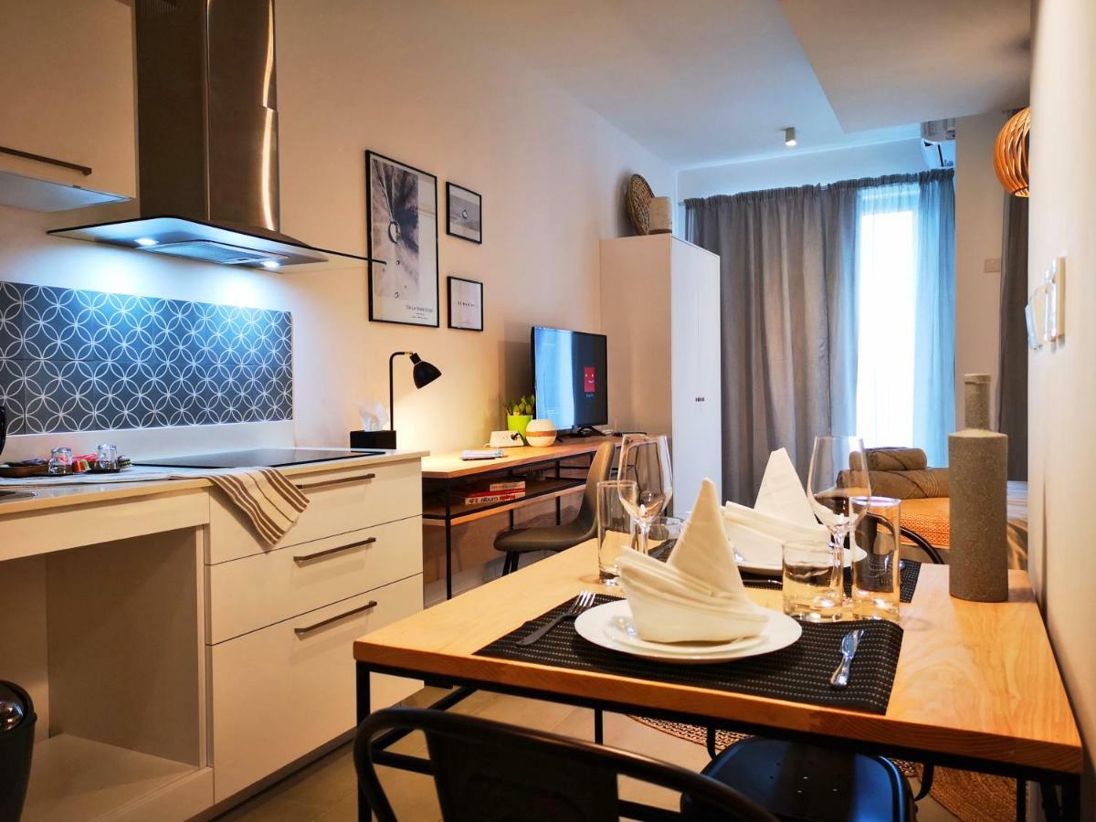 Avya's 113 At Ebene Square, Ebene Apartment *