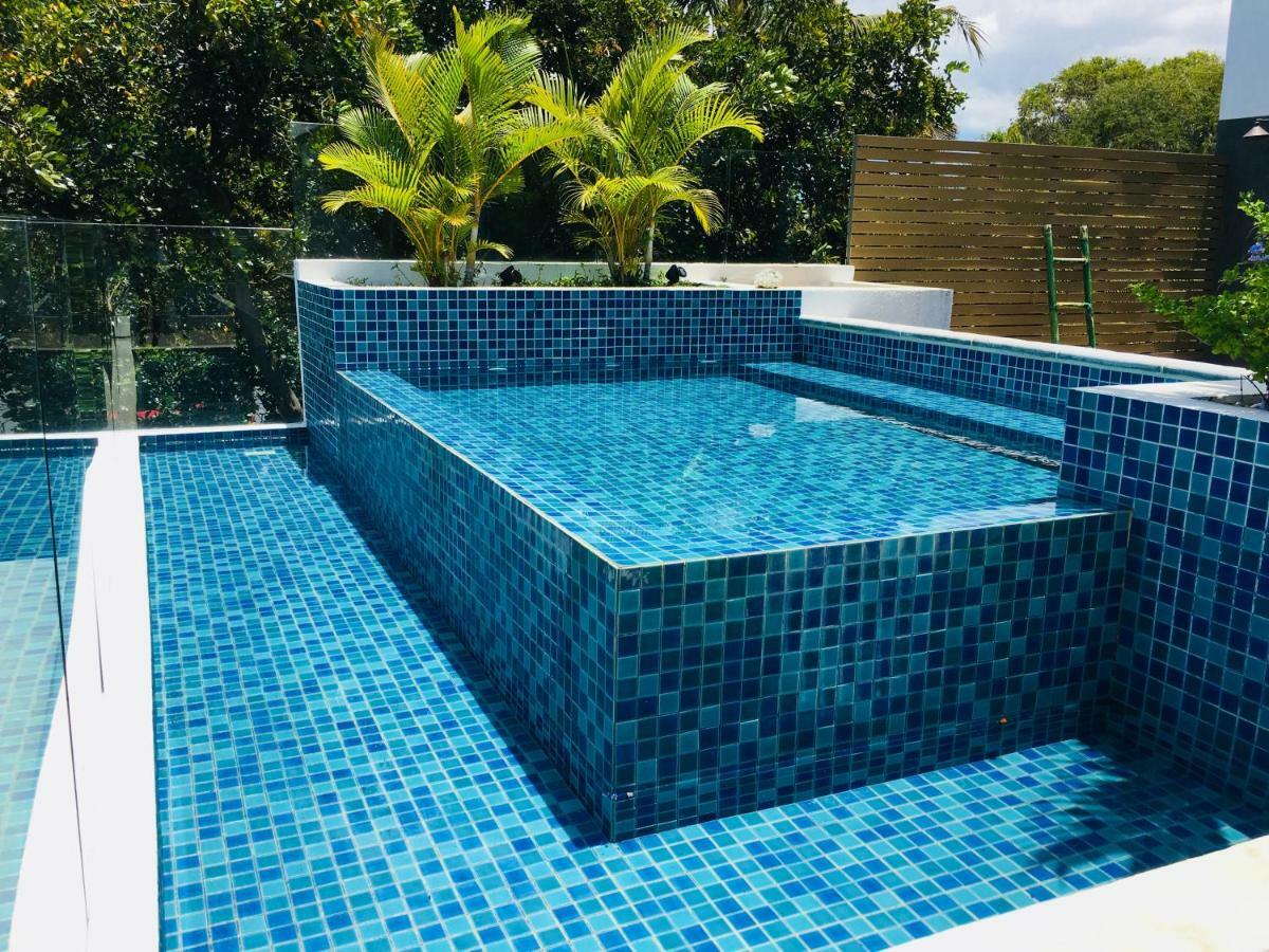 Cap Ouest Beachfront Luxury Penthouse & Apartment Flic en Flac