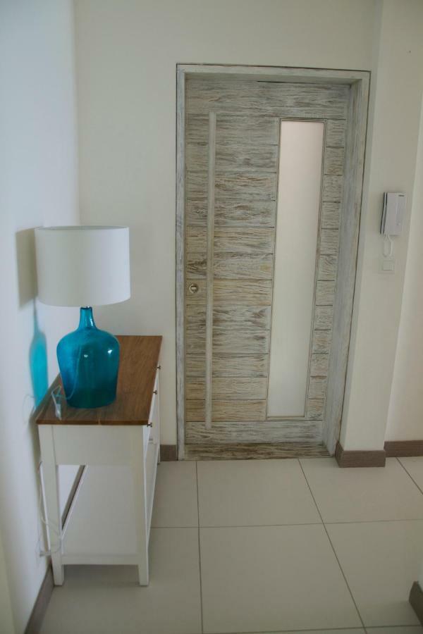 Summer Breeze Beachfront Luxury Pointe D'Esny