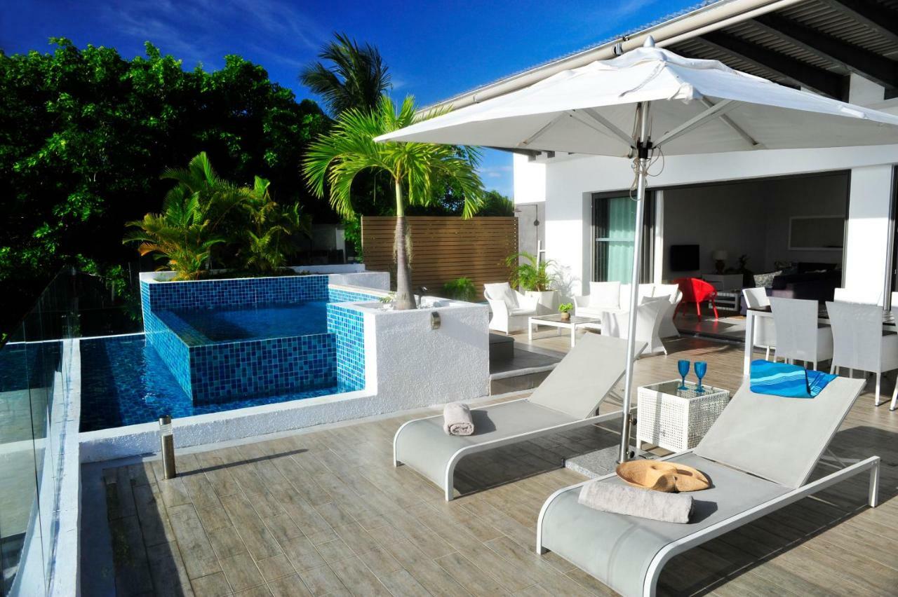 Cap Ouest Beachfront Luxury Penthouse & Apartment *