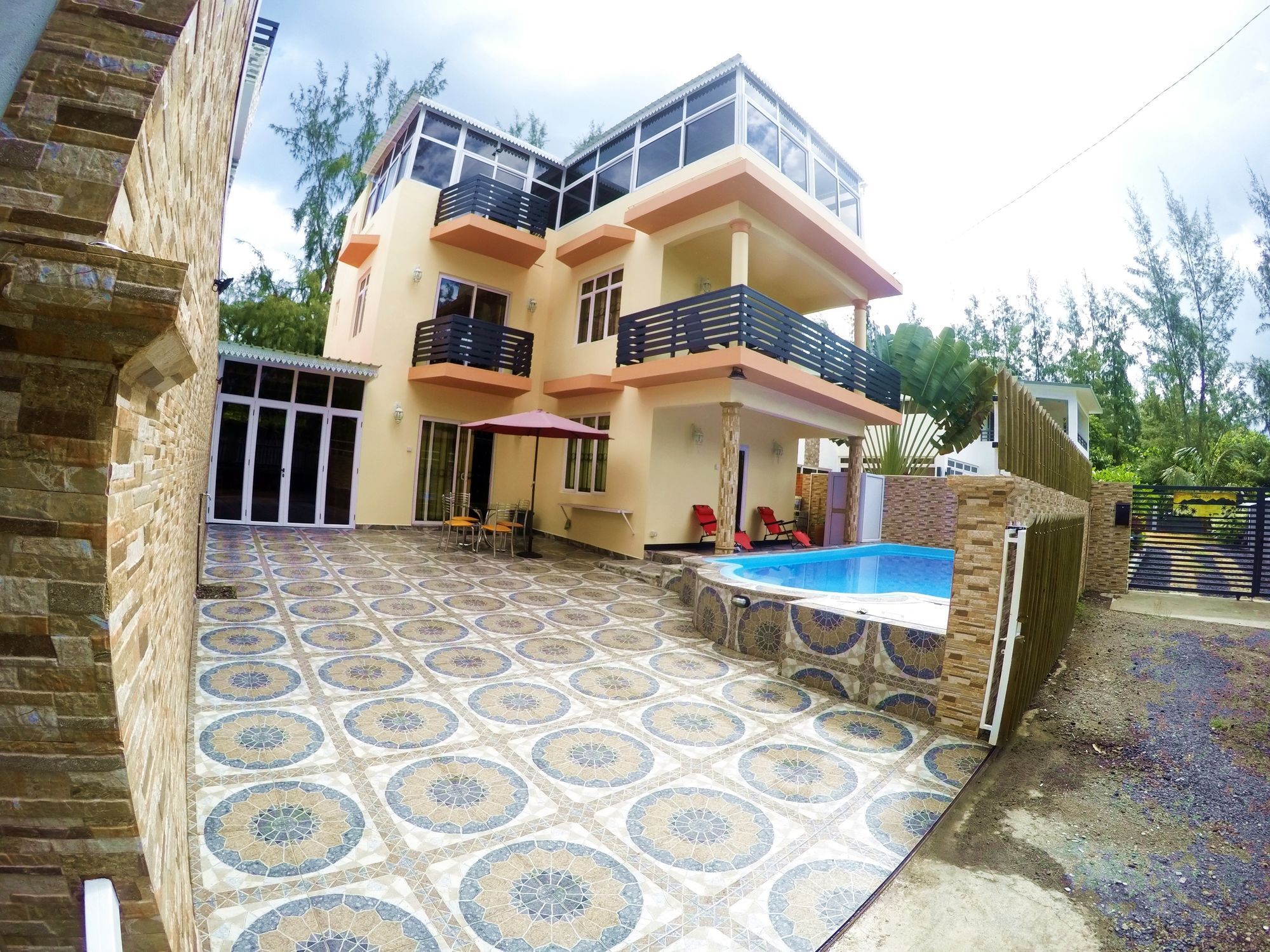 C10 - Private With Swimming Pool *