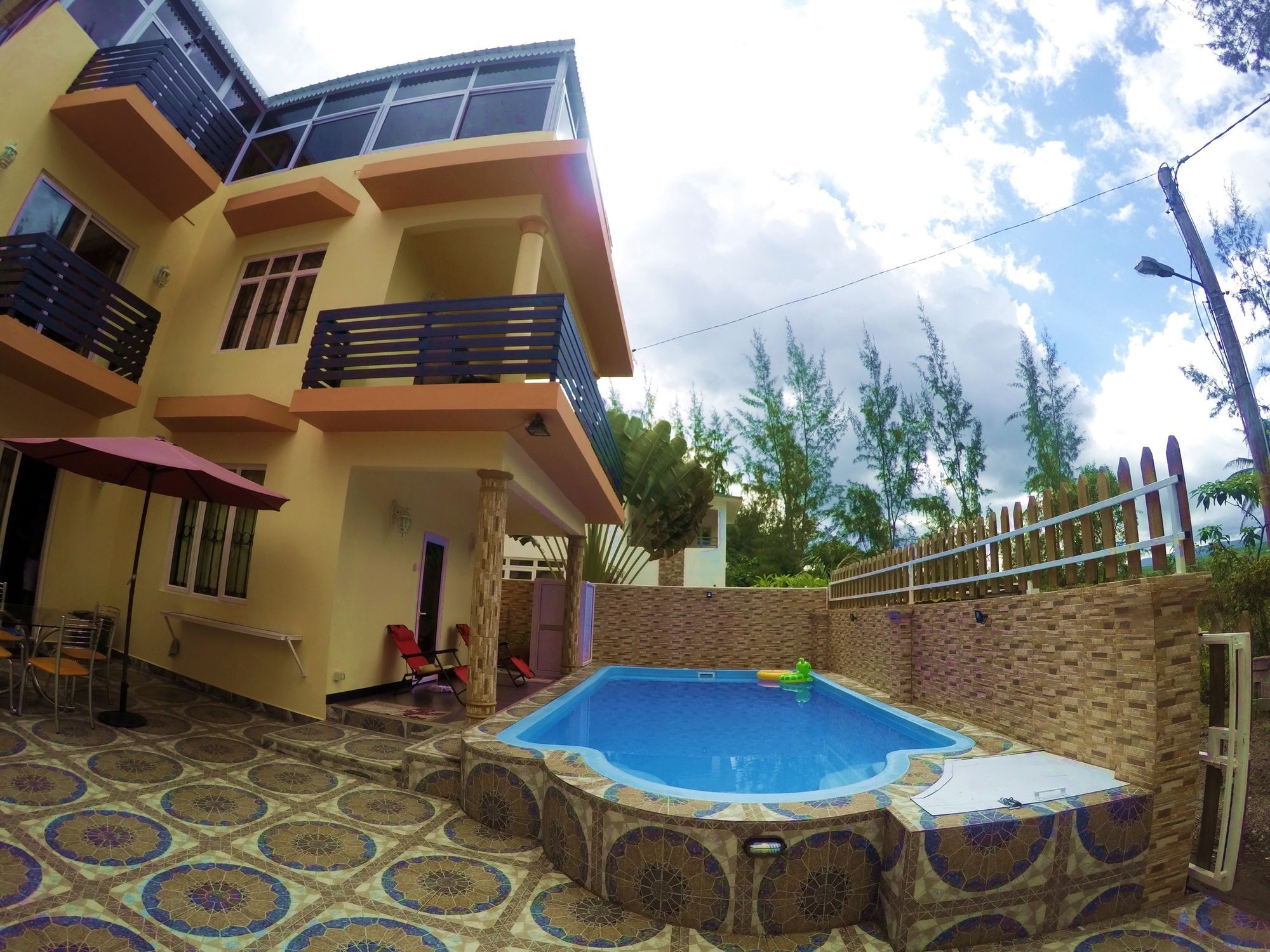 C10 - Private With Swimming Pool *