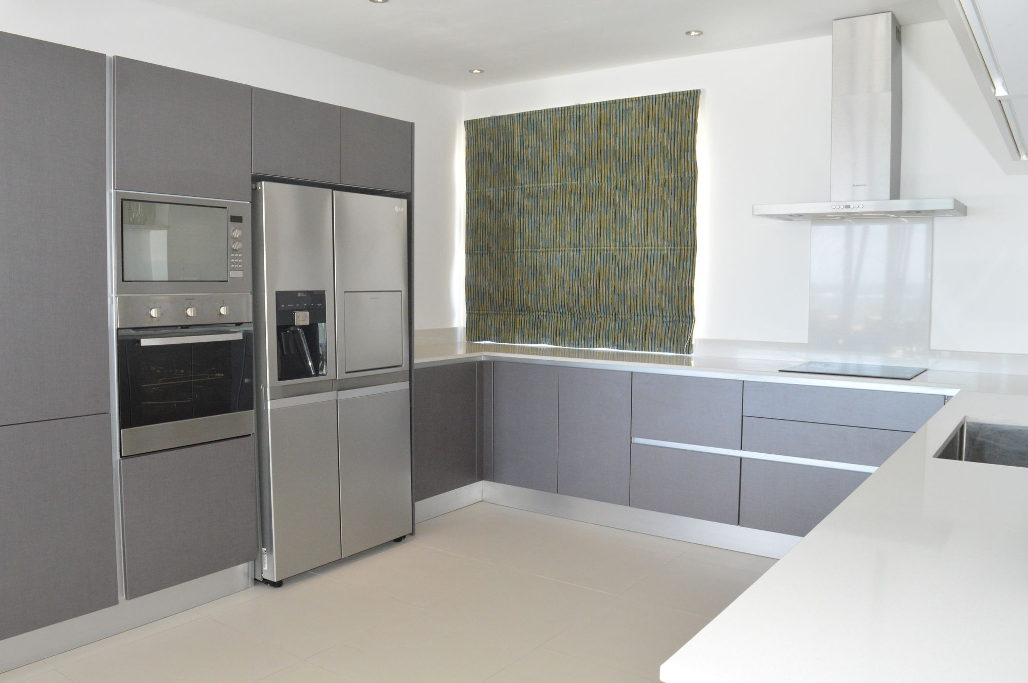 Rose Des Sables Beachfront Apartment *