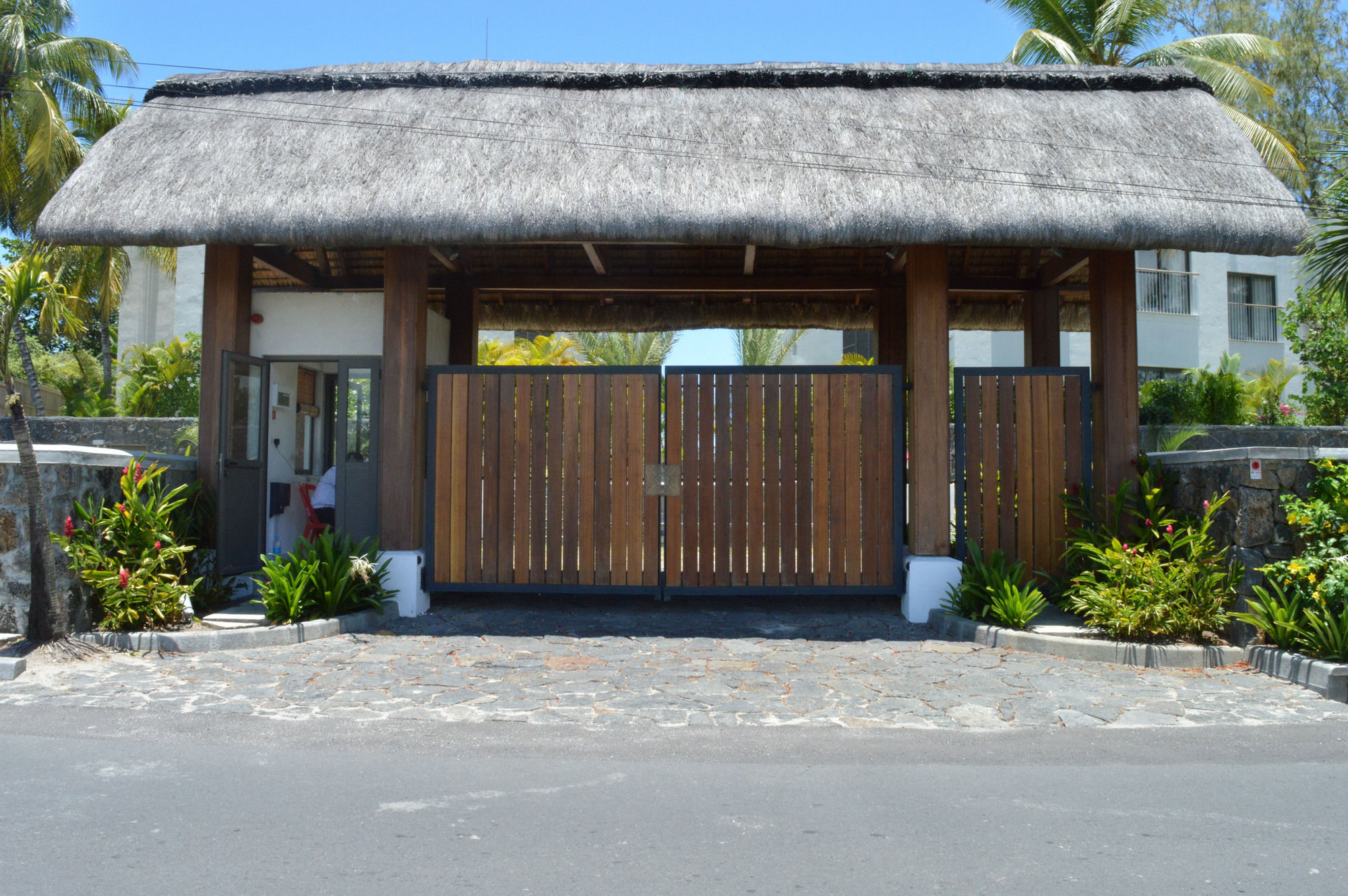 Rose Des Sables Beachfront Apartment