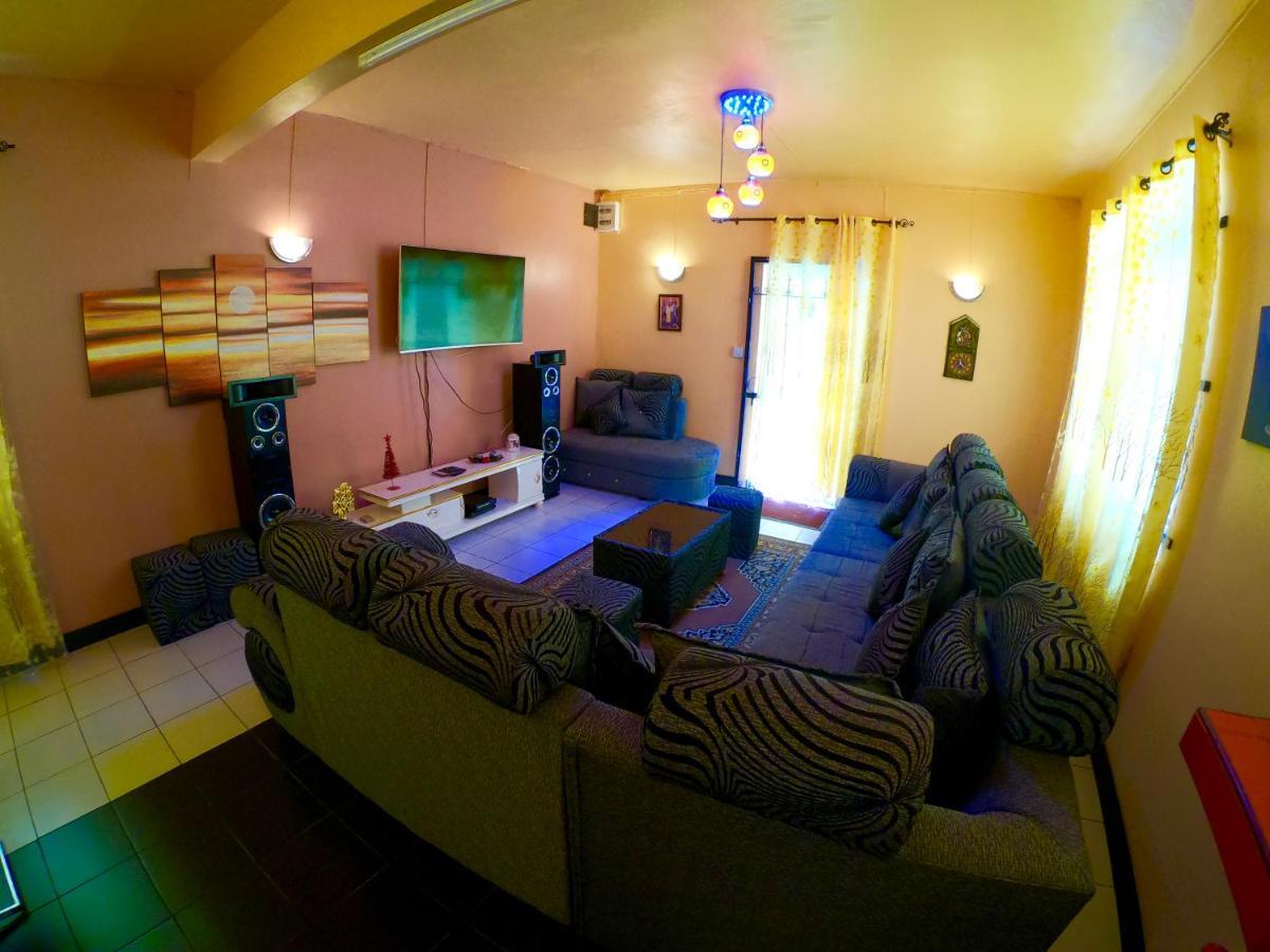 C10 - Private With Swimming Pool * Surinam