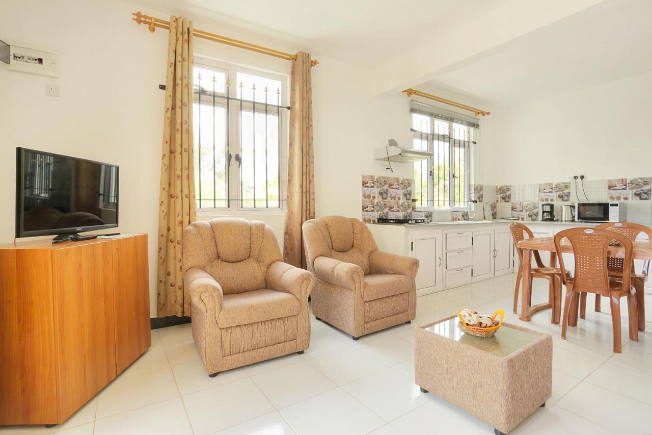 Sunny Lagoon Holiday Villa *