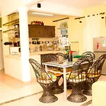 Spacious Apartment In Pereybere 100 M² With Shared Pool