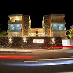 One Bay Residence Unit 15 - Penthouse With Private Roof Top, Jacuzzi And Sea View