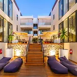 One Bay Residence Unit 15 - Penthouse With Private Roof Top, Jacuzzi And Sea View
