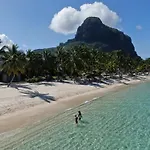 Paradis Beachcomber Golf Resort & Spa
