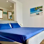 Appartement 2 Chambres Avec Piscine, Vue Mer Sur La Baie