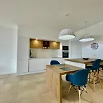 Appartement 2 Chambres Avec Piscine, Vue Mer Sur La Baie