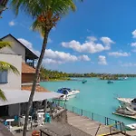 Beachfront Luxurious Stunning Sunset Boulevard Apartment, Grand Baie