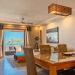 Beachfront Luxurious Stunning Sunset Boulevard Apartment, Grand Baie