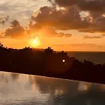 Villa Maya Oceanfront With Pool, Jaccuzzi, Wifi, Jets In Bathroom