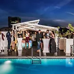 Hennessy Park Hotel