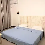 Ebony Apartment & Studio