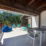 Quaint 2Bdr Apt In Melville Public Beach W Pool