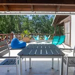 Quaint 2Bdr Apt In Melville Public Beach W Pool