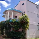 Fayruz Villa Is A 3 Bedroom, 3 Bathroom Detached House With Ac And Swimming Pool 5 Minutes Walk From Flic En Flac Public Beach