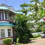 Fayruz Villa Is A 3 Bedroom, 3 Bathroom Detached House With Ac And Swimming Pool 5 Minutes Walk From Flic En Flac Public Beach