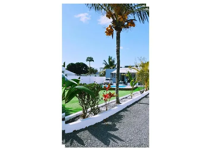 Villa Bella Is 5 Mins From The Beach With Amazing Garden Overlooking The Pool