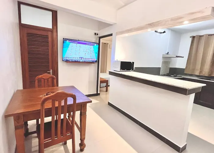 Ebony Apartment & Studio
