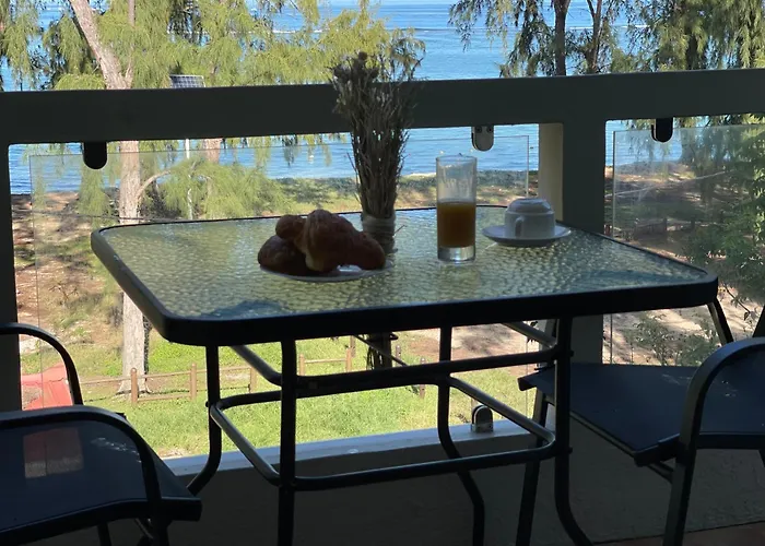 Phoenix Beach Apartments Sea View