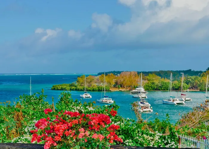 Boutique Villa On The Rocks With Stunning Sea Views, Infinity Pool & Private Sea