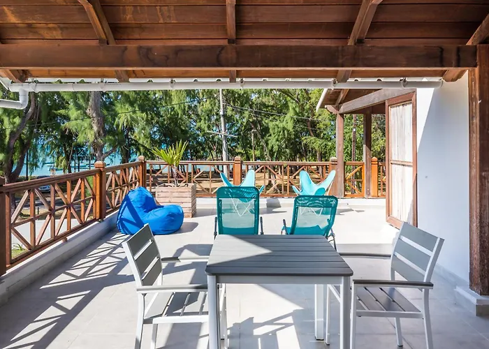 Quaint 2Bdr Apt In Melville Public Beach W Pool