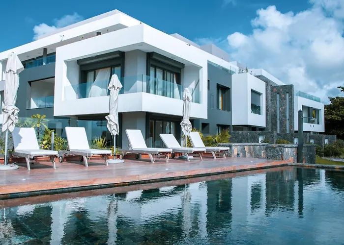 Beach Front Penthouse In Pereybere