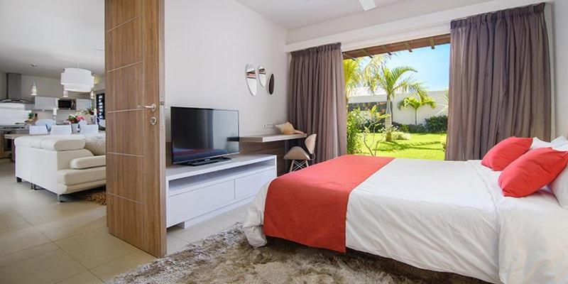 Clos Du Littoral By Fine & Country Villa *
