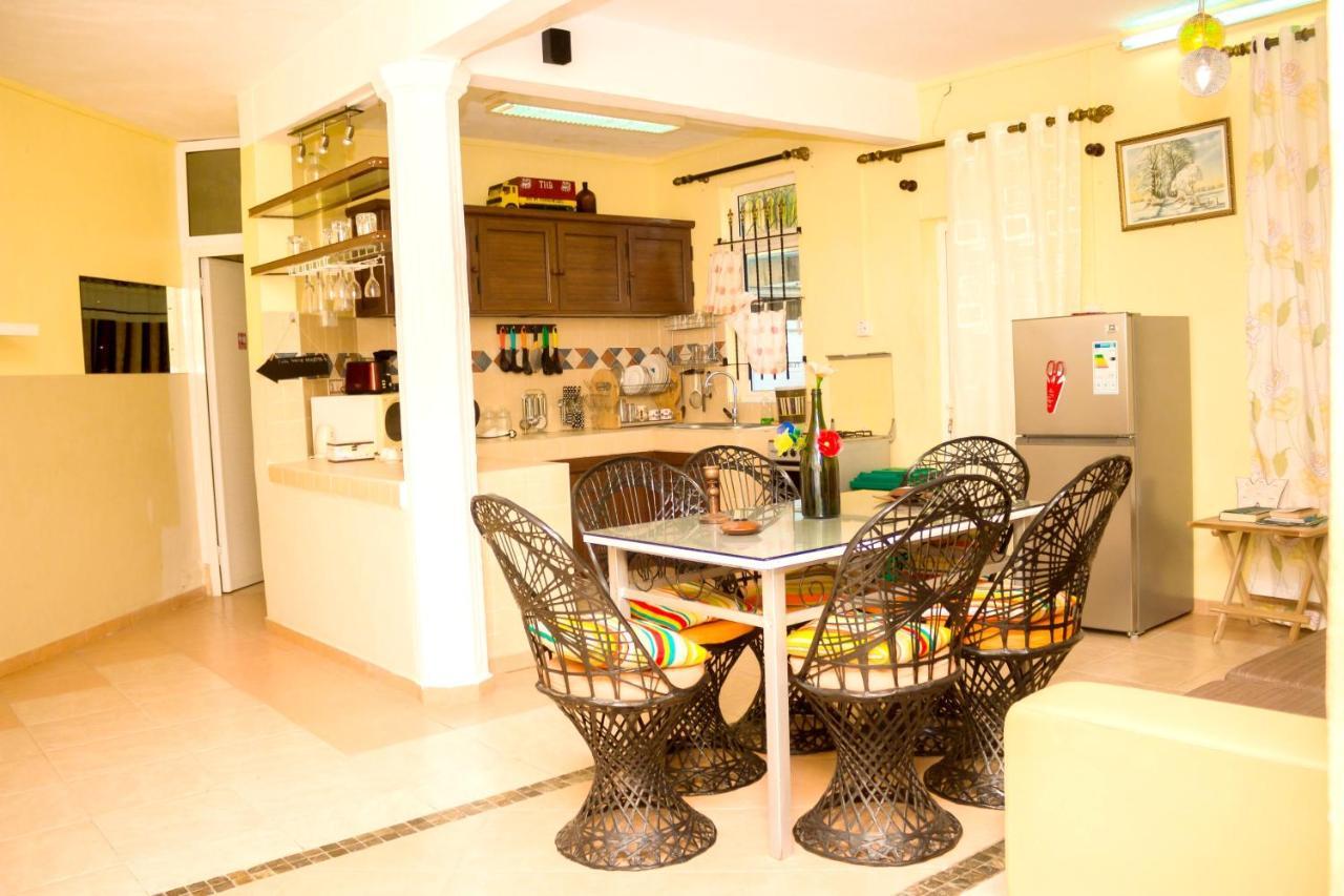 Apartment Pereybere Poolside Haven: Spacious Retreat *